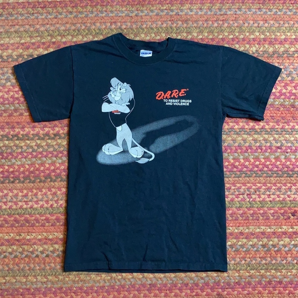 RETRO DARE TO RESIST DRUGS & VIOLENCE GRAPHIC TEE